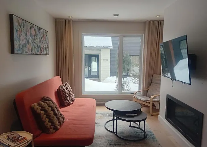Modern 3-En-Suite Bedroom Townhouse With 1 Sofa Bed And Terrace In Mont-Tremblant